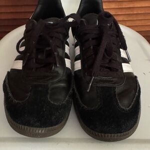 Adidas Sambas Youth size 7 about an 8.5 in womens